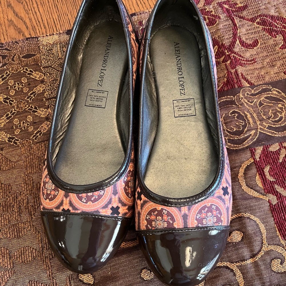 Flat shoes by Alejandro Lopez.  Beautiful design and stitching.